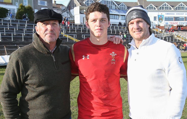 Ian Botham's Grandson Maintains Legacy But Joins Rugby - News 360