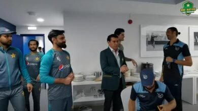 Pakistan team win hearts visit dressing room