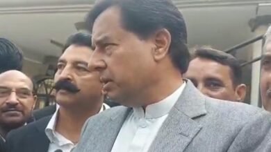 Uncivilised politics Capt (r) Safdar launches personal attack Fawad Chaudhry