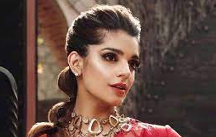 Sanam Saeed Comes Forward to Help Cancer Patient Sanaan Ahmed Memon