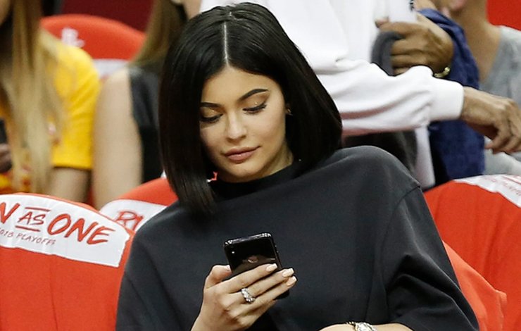 Kylie Jenner first women 300 million Instagram followers
