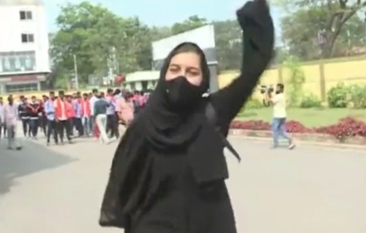 Muskan Allah Hu Akbar Hindu extremists Karnataka hijab row