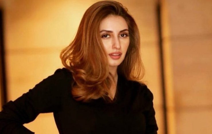 iman ali, iman ali trolled, iman ali tight fitted pant