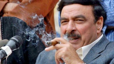 sheikh rasheed smoking, شیخ رشید