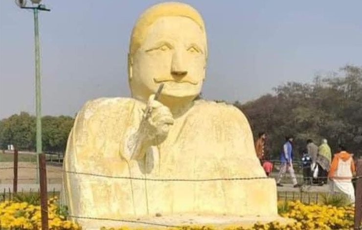 علامہ اقبال کا مجسمہ