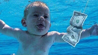 Photo of بچپن کی برہنہ تصویر دکھانے پر نوجوان میوزک بینڈ کے خلاف عدالت پہنچ گیا