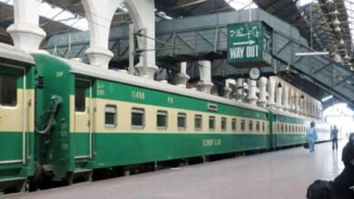 Photo of محکمہ ریلوے نے ٹرینوں کی صفائی کے لیے عملہ تعینات کردیا