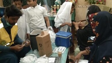 Photo of سکھر انتظامیہ گھروں کی بجائے اسکولوں میں ویکسینیشن کرنے لگی