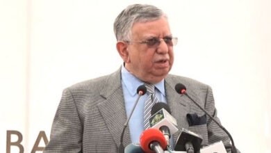 Photo of سابق وزیر خزانہ نے نئی حکومت کی معاشی ٹیم کو آئینہ دکھا دیا