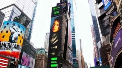 Photo of نامور گلوکارہ عروج آفتاب کی تصویر’ٹائمز اسکوائر‘ کے بل بورڈ پر آویزاں