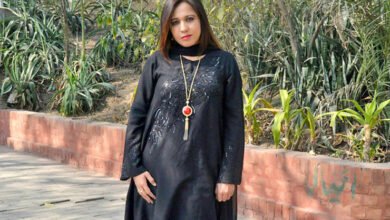 Photo of فنکاروں میں سیاسی شعور نام کی کوئی چیز نہیں ہوتی، عنبرین فاطمہ