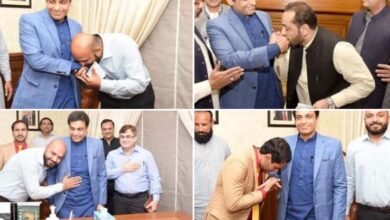 Photo of حمزہ شہباز حلف اٹھانے سے قبل ہی خوشامدیوں کے نرغے میں آگئے