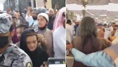 Photo of پی ٹی آئی کارکن مسجد نبویﷺ کے آداب بھلابیٹھے،حکومتی وزرا کیخلاف نعرے