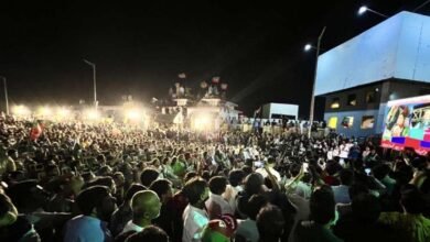 Photo of پی ٹی آئی تمام رکاوٹوں کے باوجود سی ویو پر منی جلسہ کرنے میں کامیاب