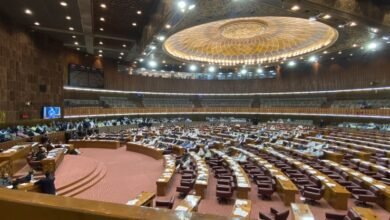 Photo of عمران خان کی حکومت مہینے بھر کی ہنگامہ خیزی کے بعد رخصت