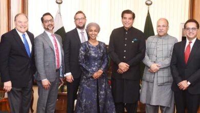 Photo of راجہ پرویز اشرف سے الہان عمر کی ملاقات، پاک امریکہ تعلقات کو فروغ دینے پر اتفاق
