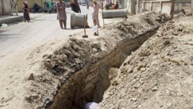 Photo of سکھر: تعمیر شدہ سڑکوں کی کھدائی جاری، عوام مشکلات کا شکار  