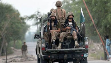 Photo of ڈی آئی خان میں سیکورٹی فورسز کا آپریشن، تین دہشت گرد ہلاک، آئی ایس پی آر