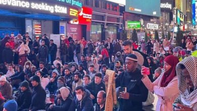 Photo of تاریخ میں پہلی بار نیویار ک کے ٹائمز اسکوائر پر  تراویح کی ادائیگی