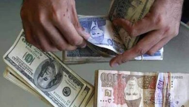 Photo of ڈالر کے مقابلے روپے کی قدر میں اضافہ،اسٹاک مارکیٹ پھر مندی کا شکار