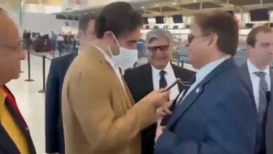 Photo of بلاول بھٹو امریکا میں استقبال کیلیے آئے افسر کا کارڈ چیک کرتے رہے