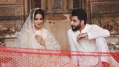 Photo of صبا قمر اور بلال سعید مسجد وزیرخان کی بےحرمتی کے الزام سے بری