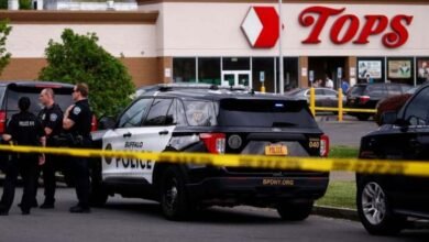 Photo of نیویارک میں سفید فام دہشتگرد کی فائرنگ سے 10 سیاہ فام افراد ہلاک ہو گئے