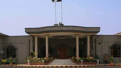 Photo of وی لاگر کا نام ای سی ایل سے نہ نکالنے پر سیکریٹری داخلہ کے وارنٹ جاری