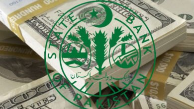 Photo of انٹر بینک میں ڈالر کی ڈیمانڈ میں اضافے سے روپے کی قدر میں مزید گراوٹ