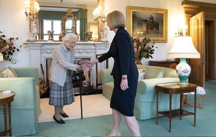 Liz Truss, UK, Queen, لزٹرس، برطانیہ، ملکہ