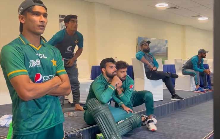 final moments of pakistan india match, ڈریسنگ روم