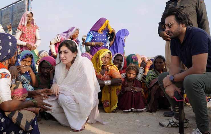 mariyam nafees with flood victims, مریم نفیس