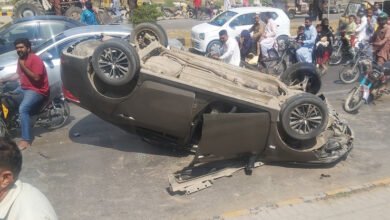 Photo of شہرقائد میں ننھے ڈرائیور کی تیز رفتار کار بے قابو ہوکر الٹ گئی
