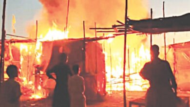 Photo of بھٹو خاندان کے مزار کےباہر آتشزدگی، 35 دکانیں خاکستر