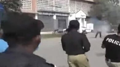 Photo of اسلامیہ کالج کو خالی کرانے کا معاملہ ، لاٹھیاں چل گئیں
