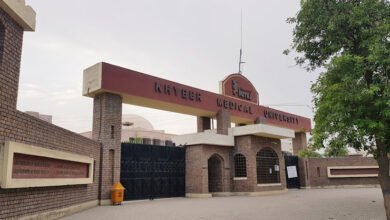 Photo of خیبر میڈیکل یونیورسٹی کے وائس چانسلر نے مسیحی طلبہ سے معافی کیوں مانگی؟