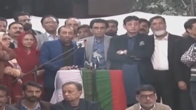 Photo of بانی ایم کیوایم کے بغیر کسی کا مقابلہ کرنا ممکن نہیں، فاروق ستار کا خالد مقبول کو پیغام