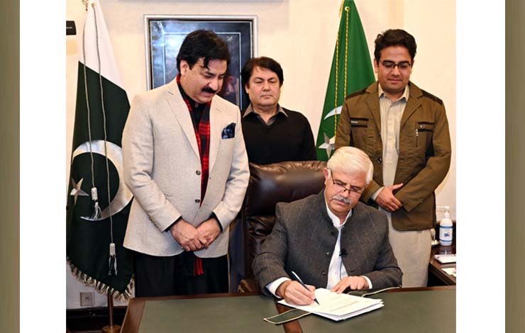 Mehmood Khan signing the summary