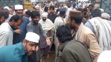 Photo of ضلعی انتظامیہ کی ناقص پالیسی، مفت اٹا کی تقسیم میں بھگدڑ مچنے سے شہری جاں بحق