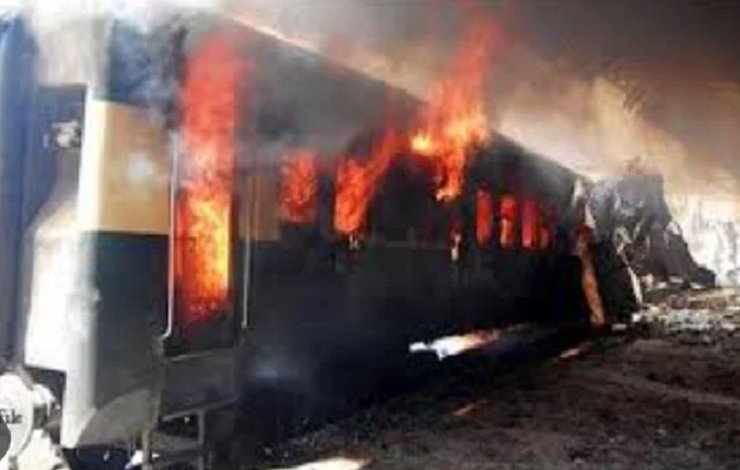 کراچی ایکسپریس میں آگ