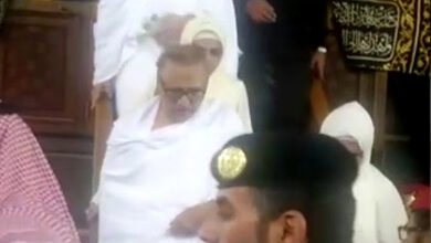 Photo of صدر عارف علوی اہلخانہ کے ہمراہ ذاتی اخراجات پر جج بیت اللہ کی سعادت حاصل کرنے پہنچیں