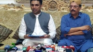 Photo of میئر سکھر نے رائل پلازہ کے متاثرین کو مسئلے کے حل کی یقین دہانی کرادی