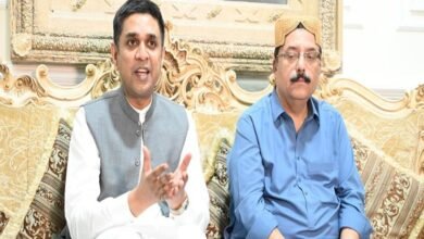 Photo of رائل پلازہ کے مکینوں اور دوکانداروں کو تنہا نہیں چھوڑیں گے، میئر اور ڈپٹی میئر سکھر