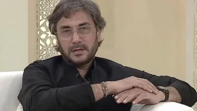 Photo of عدنان صدیقی نے خواتین کا مکھیوں سے موازنہ کیوں کیا؟